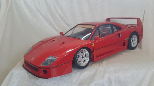 Ferrari F40 1/8 